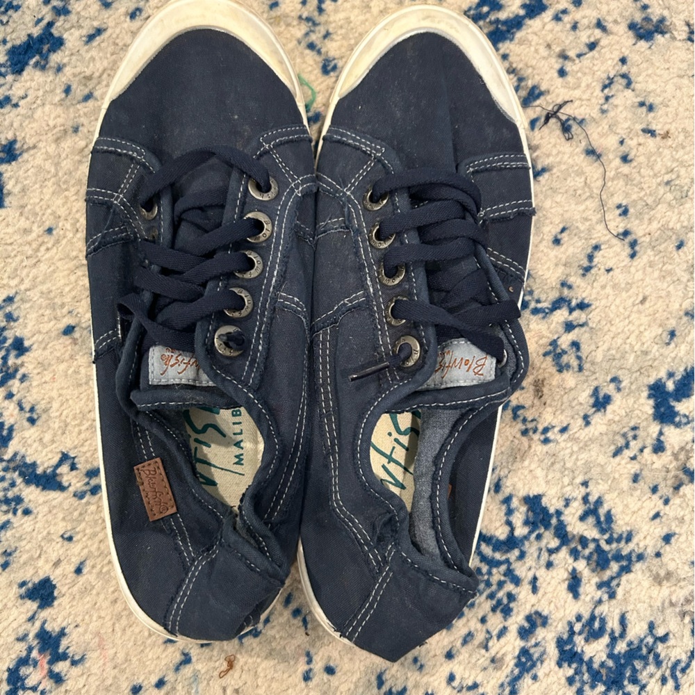 Women’s sneakers